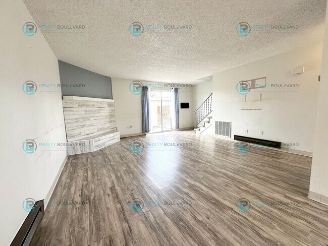 Building Photo - 527 Smithridge Park