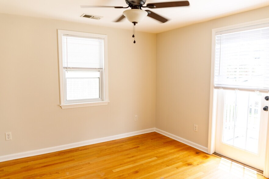 Building Photo - 116 America St