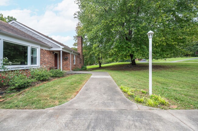 Building Photo - 4 Bedroom Home in Boonsboro/Bedford County