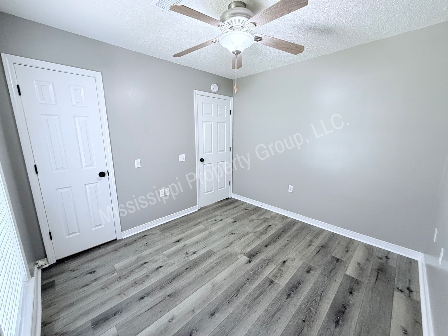 Building Photo - 2112 Harris Dr