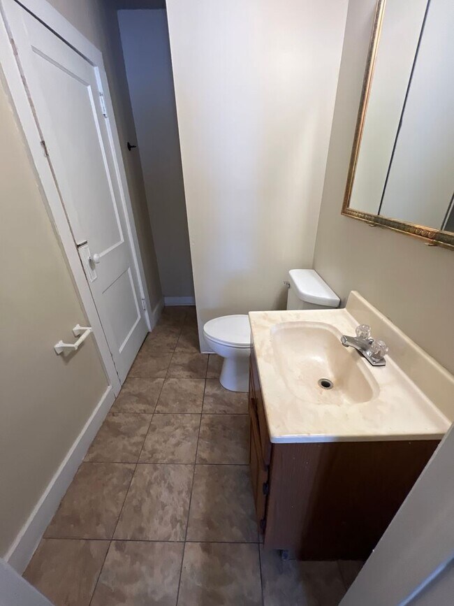 Building Photo - 1224 N Rutledge St