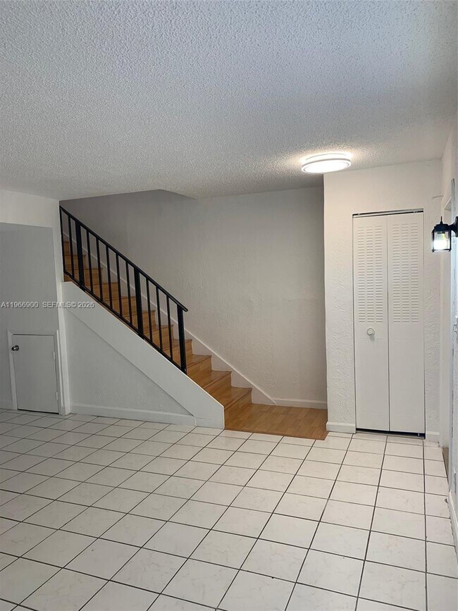 Building Photo - 6520 SW 41st St