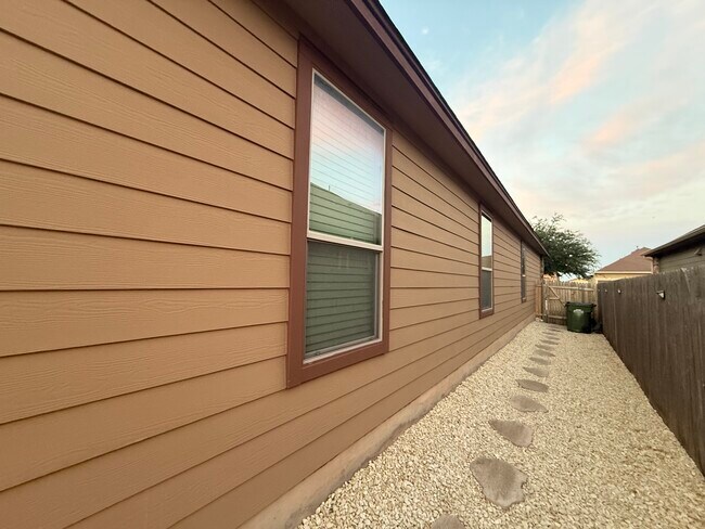 Building Photo - 6136 Mantalcino Dr