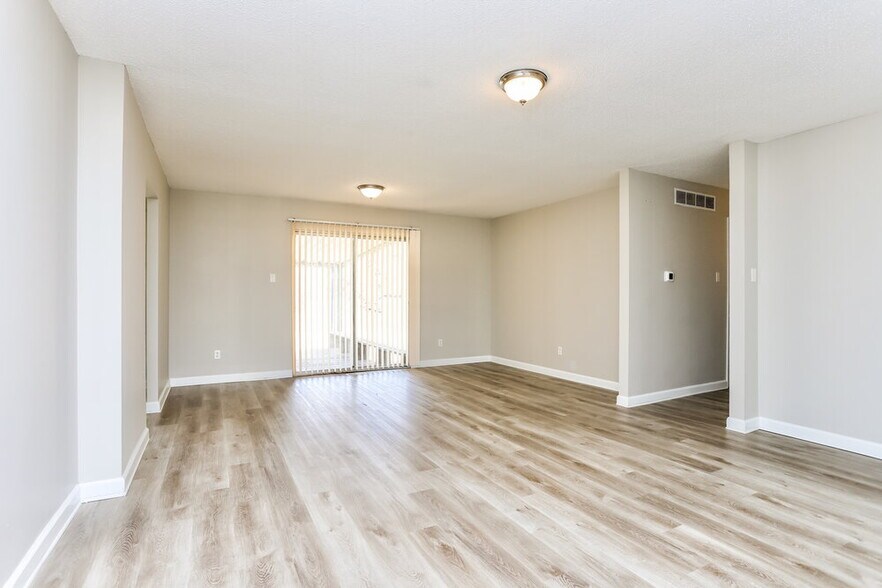 Building Photo - 3035 Oriental Dr