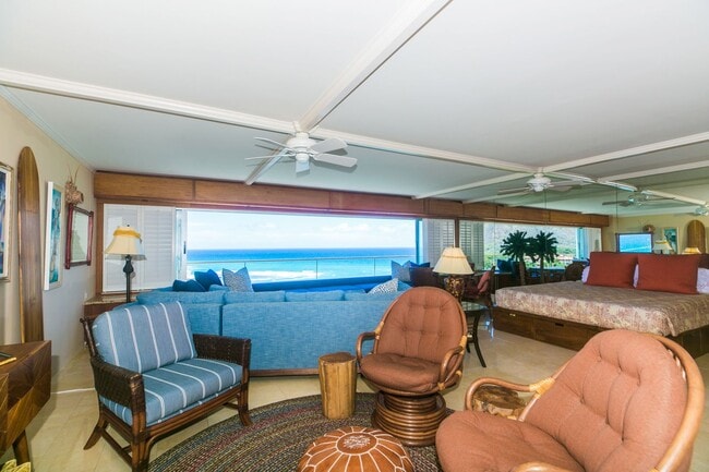 Building Photo - Breathtaking Ocean and Mountain View One Bedroom