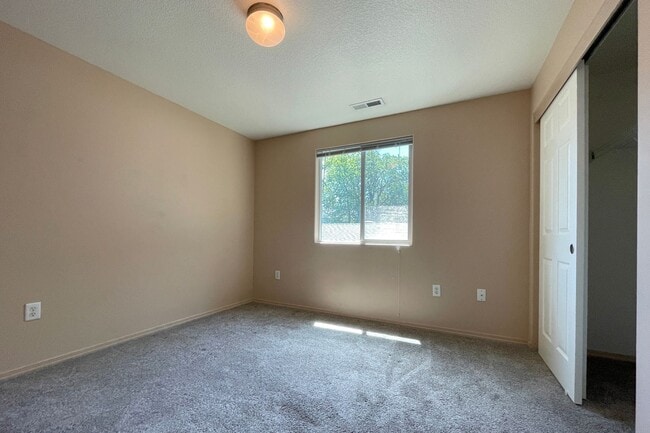Building Photo - Fantastic Kenton Home with Central A/C, Wa...