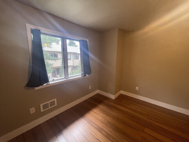 Building Photo - 1612 W Olive St