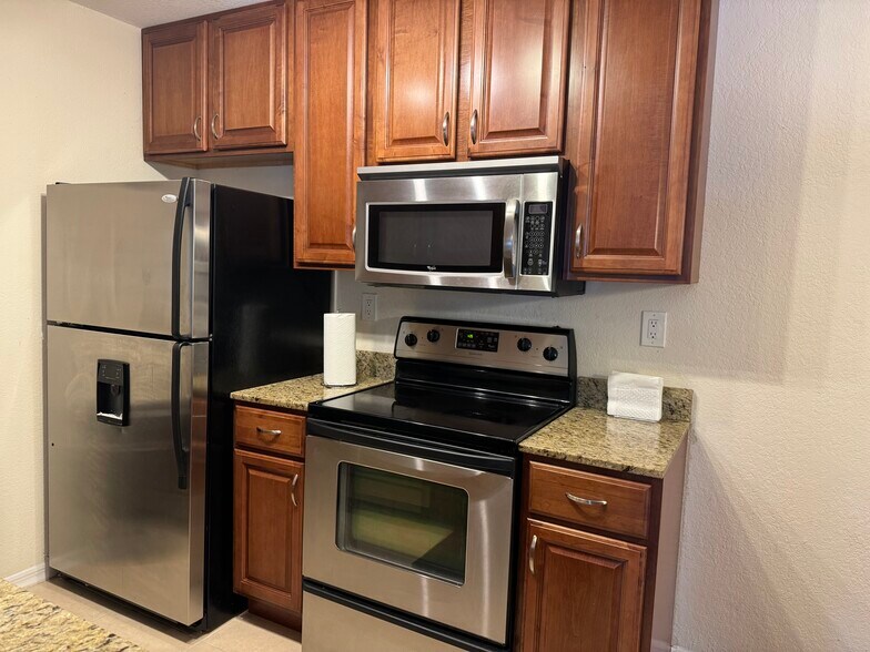 Building Photo - 10263 Gandy Blvd N