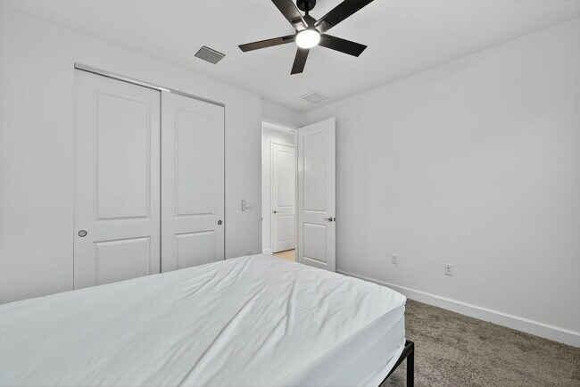 Building Photo - 12347 SW Compass Pt Dr