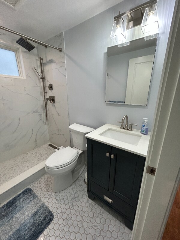 Building Photo - 955 E Broadway