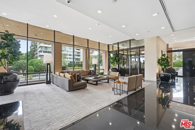 Building Photo - 10430 Wilshire Blvd