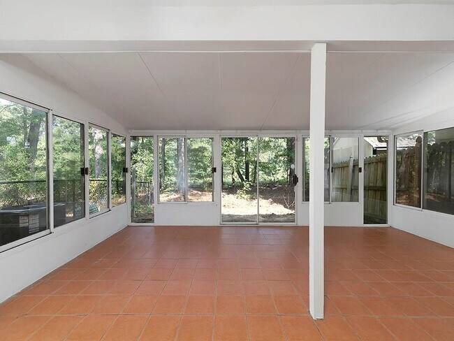 Building Photo - 1975 Cheatham Woods Dr SW