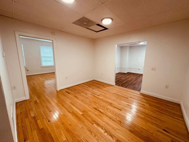 Building Photo - 102 E King St