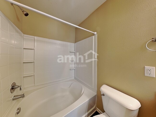 Building Photo - 4112 Lakewood Glen Dr