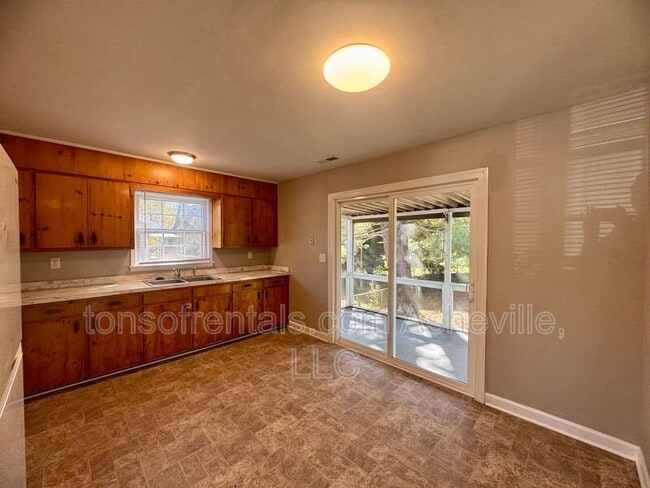 Building Photo - 1614 Brevard Rd