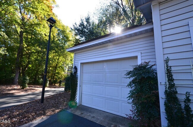 Building Photo - 531 Weathersfield