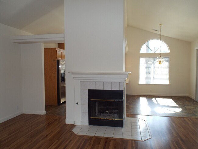 Building Photo - Gorgeous House in California Park Neighbor...
