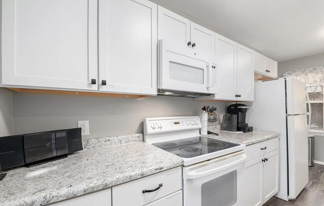 Building Photo - 520 S 70th St