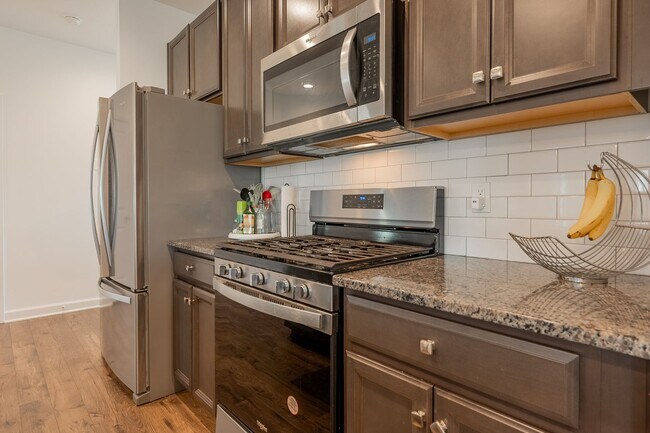 Building Photo - Modern Home with Open Floor Plan in Blacksburg