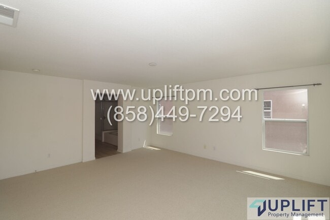 Building Photo - 4 bedroom 2.5 bathroom home in Chula Vista...