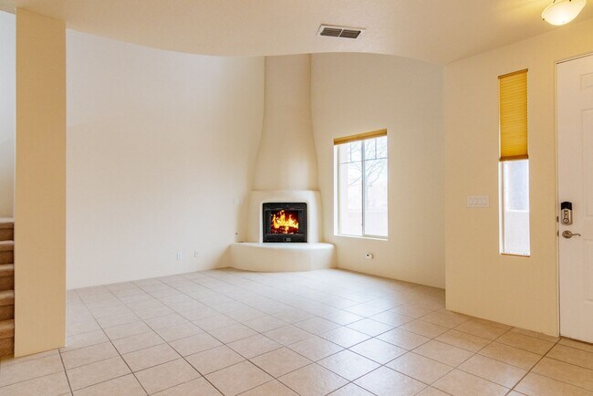 Building Photo - 7 E Saddleback Mesa