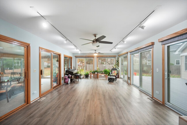 Building Photo - 8 Hampton Ct