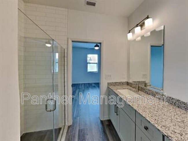 Building Photo - 24501 Zephyr Ct