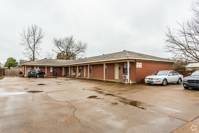 Primary Photo - 4405 E Highland Dr