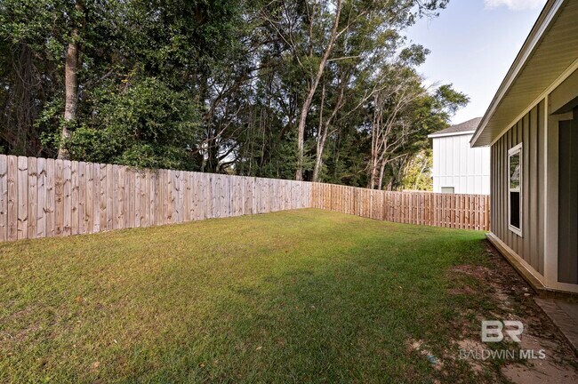 Building Photo - 231 Bronze St