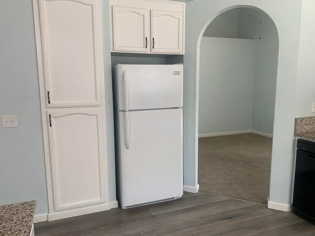 Building Photo - Beautifully Maintained Fairfield Home is A...