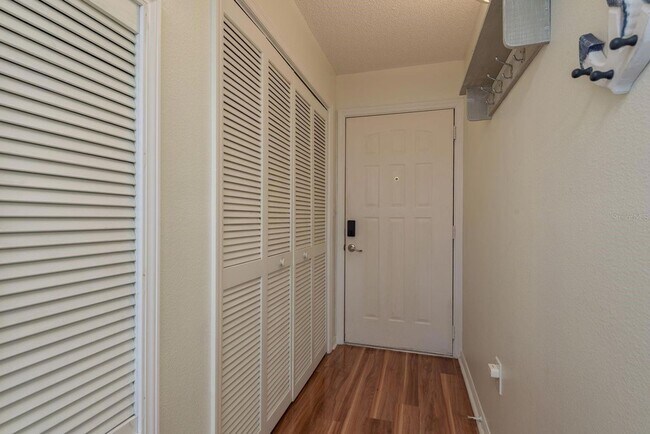 Building Photo - 5557 Sea Forest Dr