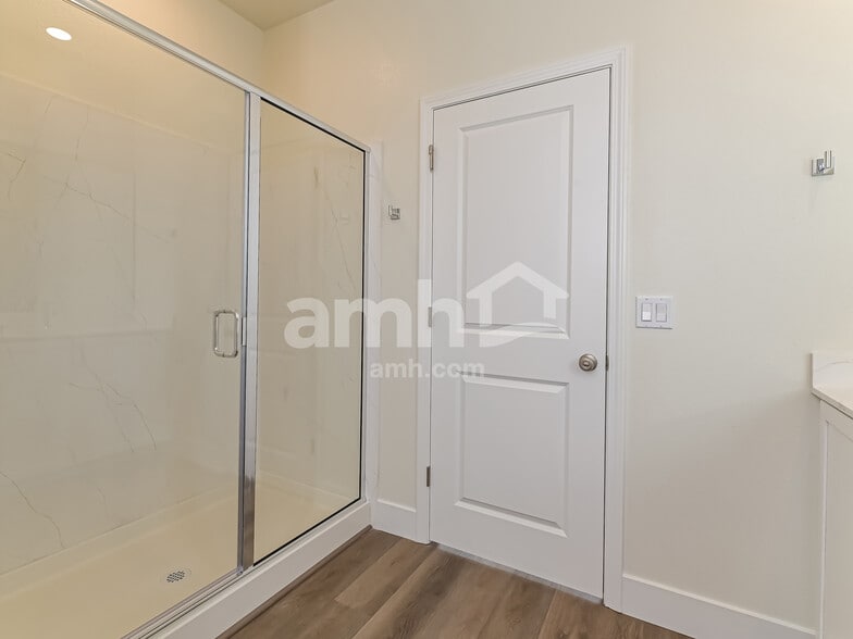 Building Photo - 529 Sacred Lotus Pl