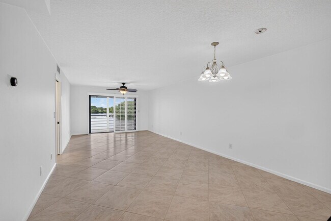 Building Photo - 313 Lake Cir