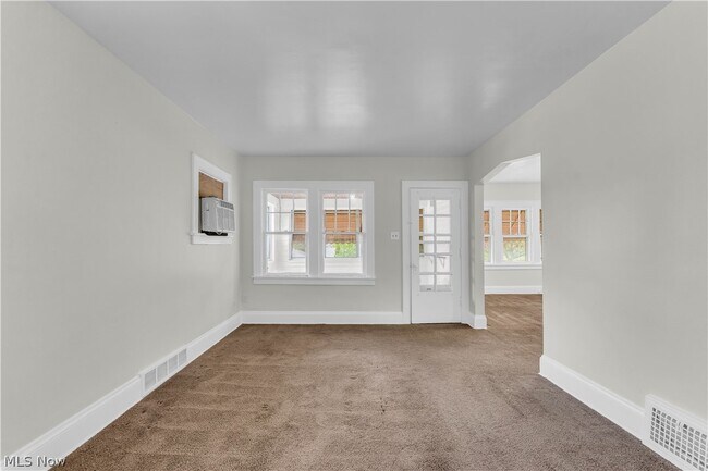 Building Photo - 954 E 239th St