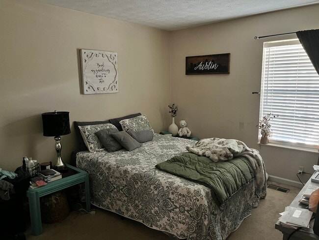 Building Photo - 3BR 2BA One level, West Knox off Westland