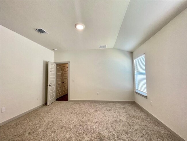 Building Photo - 110 Krause Spgs Dr