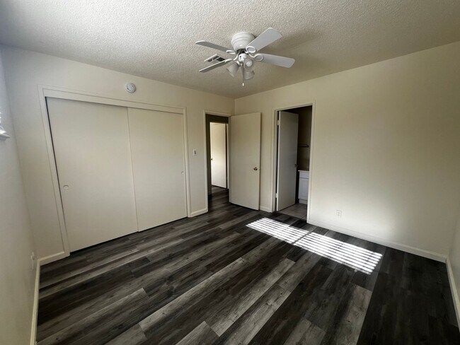 Building Photo - 5335-37 CASTLE STREET