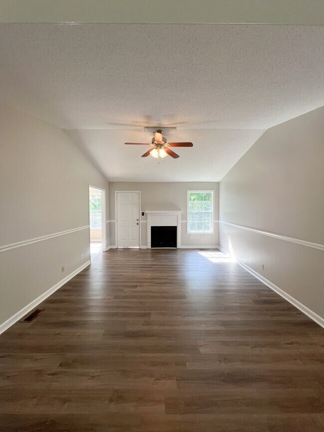 Building Photo - Large Deck and Fenced Backyard!