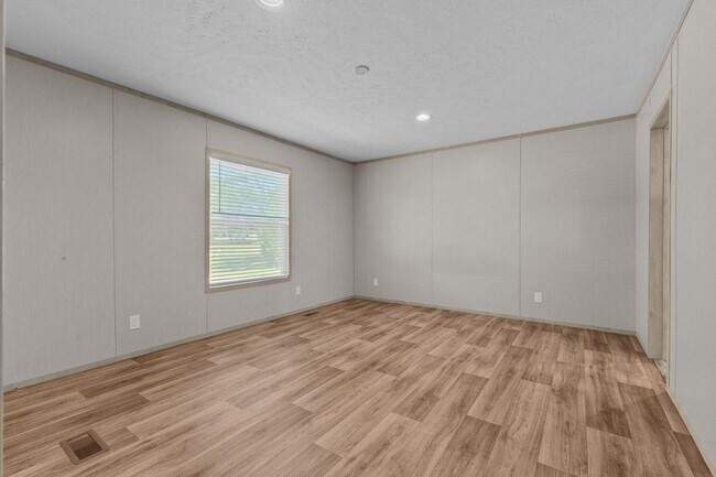 Building Photo - New build home on a spacious lot!