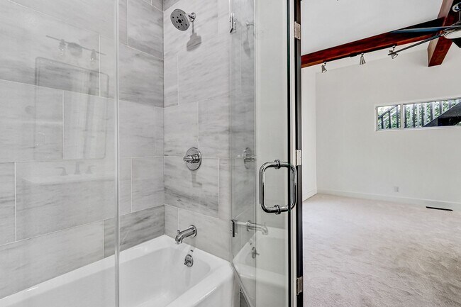 Building Photo - Beautifully Remodeled, 4BR4.5BA Hill Section Home w/ Amazing Panoramic Ocean Views, 3 Decks, Atri...