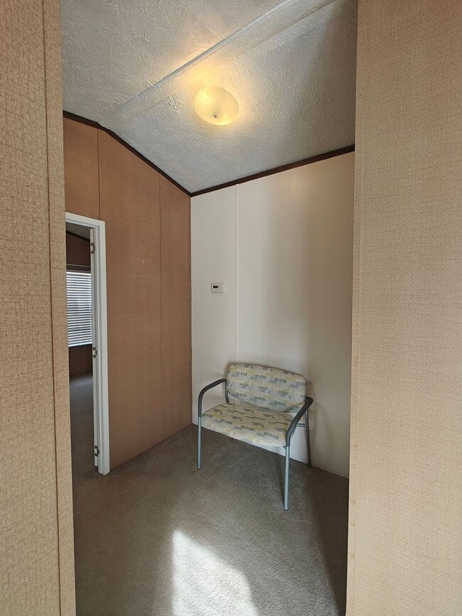 Building Photo - 2 bedroom home