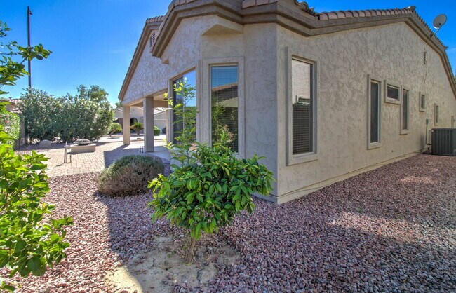 Building Photo - 4120 E Donato Dr