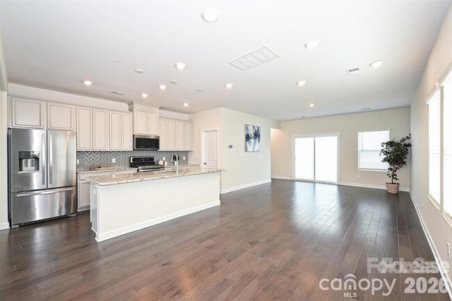 Building Photo - 2410 Arbor Loop Dr
