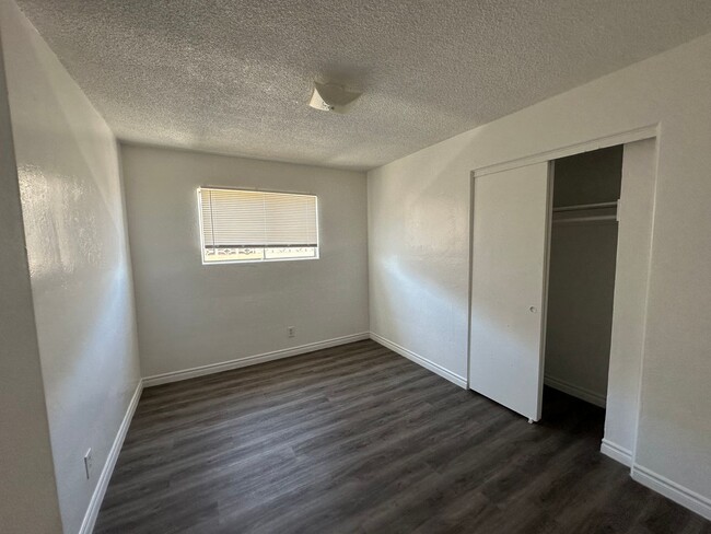 Building Photo - Rent This Beautiful 3-Bedroom Home with Se...