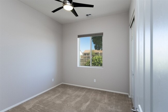 Building Photo - 4077 N Aberdeen Ave