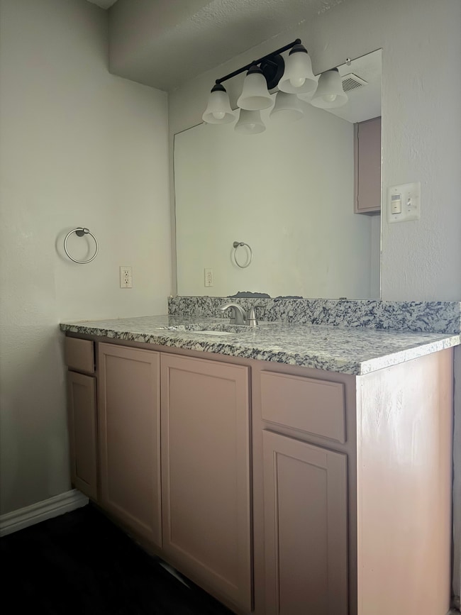 Building Photo - Wakefield Drive