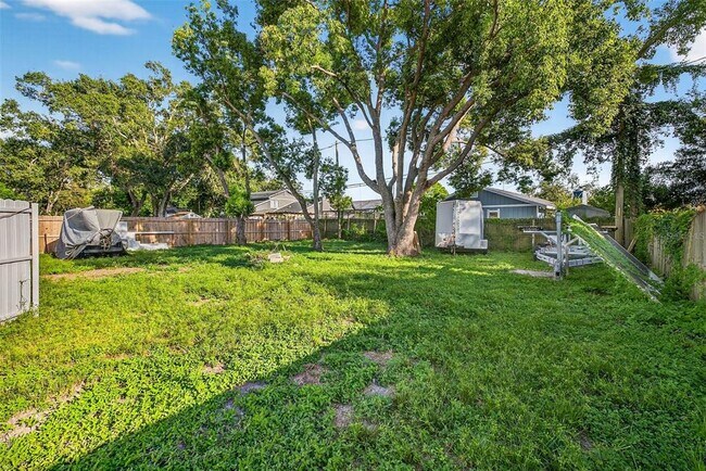Building Photo - 2229 Casa Vista Dr