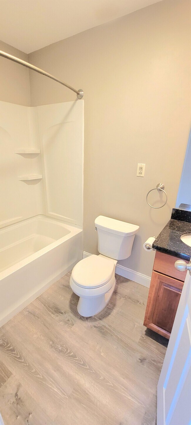 Building Photo - 2 Manchester St