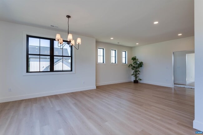 Building Photo - 91 Willow Creek Dr