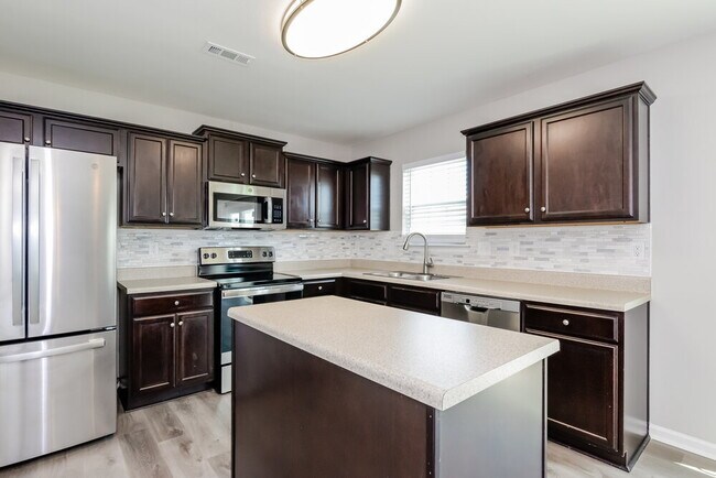 Building Photo - 1939 Eastway Dr